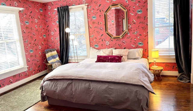 German Village Cottagecore style home. Blissful garden. Off-St Parking.