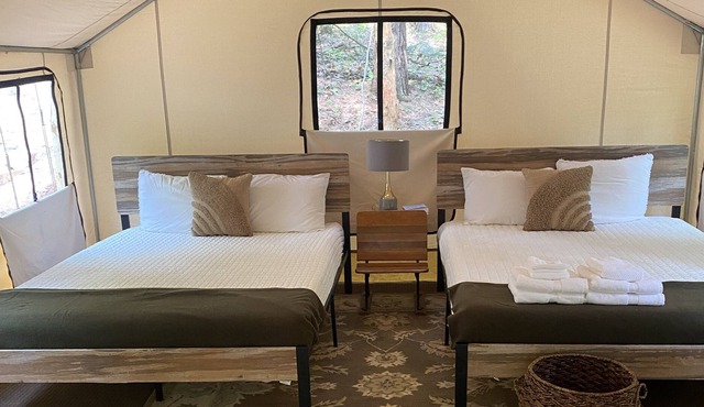 Glamping Tent/ electricity/ on stream