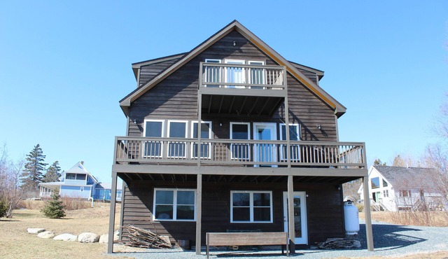 Gorgeous 2 bedroom apartment in new house with waterfront views in Duck Cove