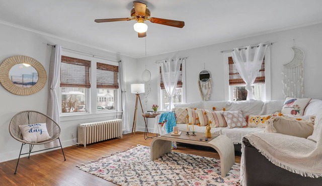 Gorgeous home walking distance to the beach