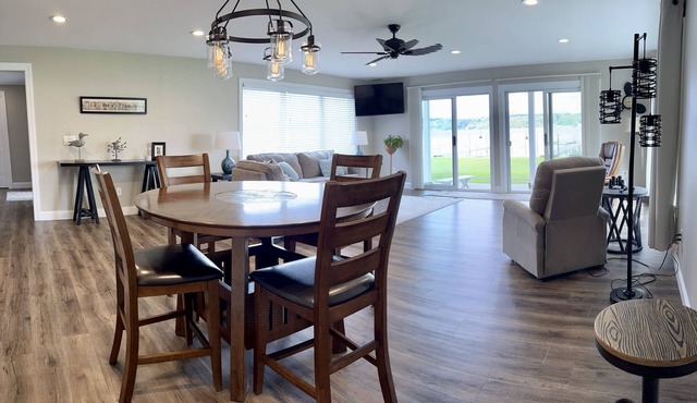 Gorgeous lakefront vacation stay at The White Lakehouse