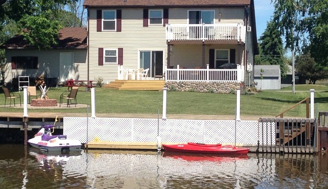 Gorgeous Lakeside Vacation Home For Water Sports, Fishing, Boating and Hiking.