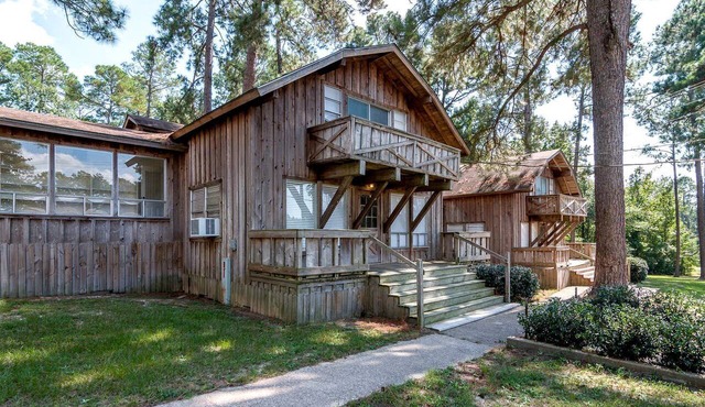 Gorgeous Log Cabin Rental near Nacogdoches for a Texas Family Vacation