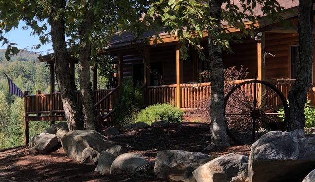 Gorgeous White Mountain Log Home in Franconia - Hike, Bike, Golf, Ski and More!