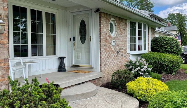 Gorgeous Williamsville Home in Central Location
