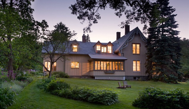 Gothic Eves Inn and Spa Bed and Breakfast