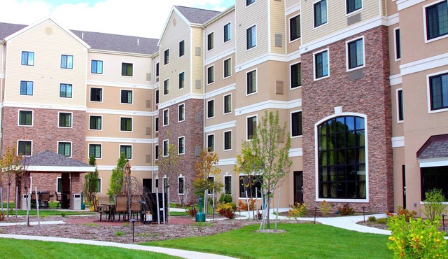 Great for Business Travellers! Studio Suite Near Syracuse University | Free Breakfast + Business Center