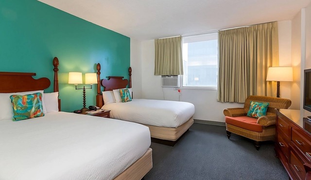 Great Location! 4 Comfortable Units, Onsite Pool, Pets Allowed