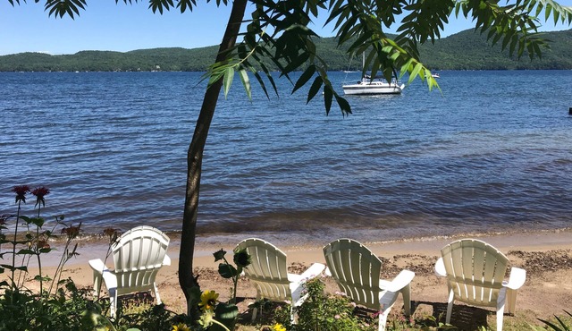 Great swimming beach! Private 384' Sandy Shoreline,Dock,4bdr cottage on 4.8acres