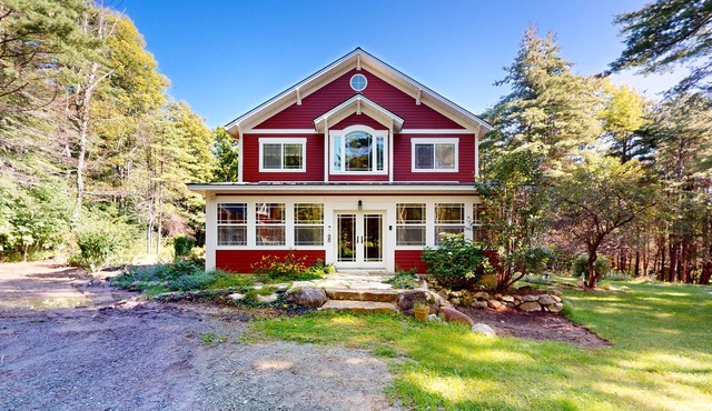 Green home near beach & hiking trails with firepit, fireplace, beautiful views