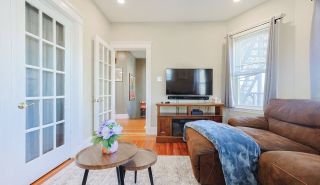 Group-Friendly 6BR House Close to Everything