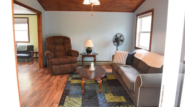 Hallett Hideaway II-private cabin close to Keuka Lake