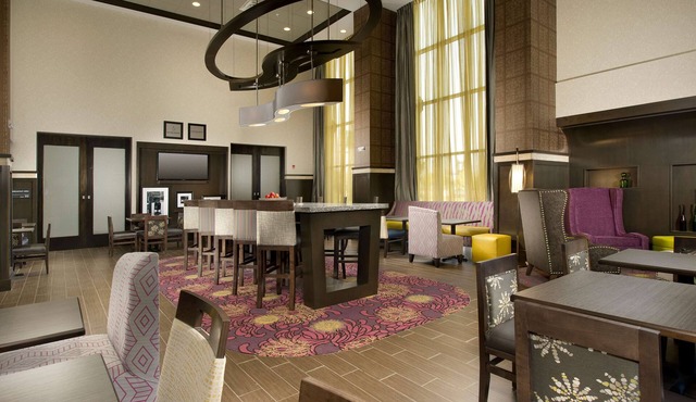 Hampton Inn & Suites Buffalo Airport
