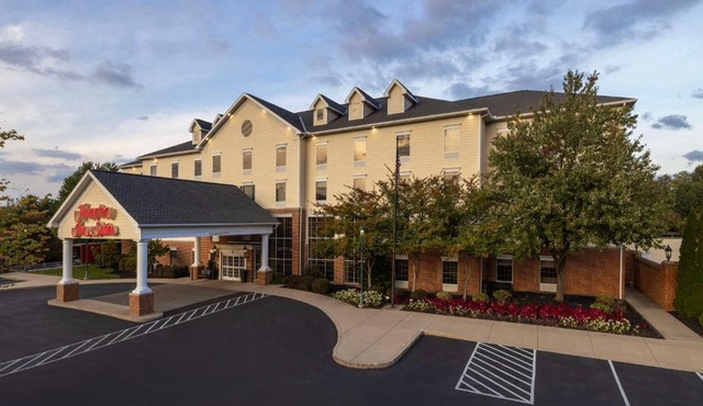 Hampton Inn & Suites State College at Williamsburg Square