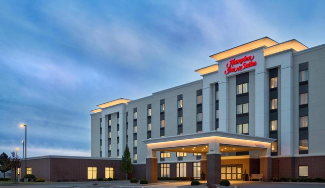 Hampton Inn & Suites Syracuse North Airport Area