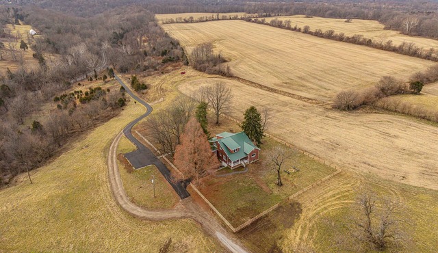 Harris House - Rustic Farmhouse on 200 Acres in Propsect