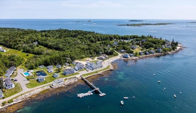 Hatchard House Jr. Suite | Bluebird Ocean Point Inn | Private Beach Access