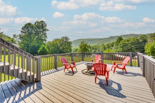 Hiawassee Cabin Near Lake Chatuge + AT Trailheads