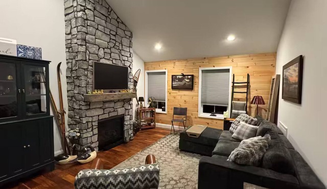 Hidden Hill Cabin Brand new!