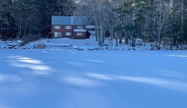 Highland Dream: All Season Beauty! 5BR/2BA, Lakefront, Stay and Play. 4 Season