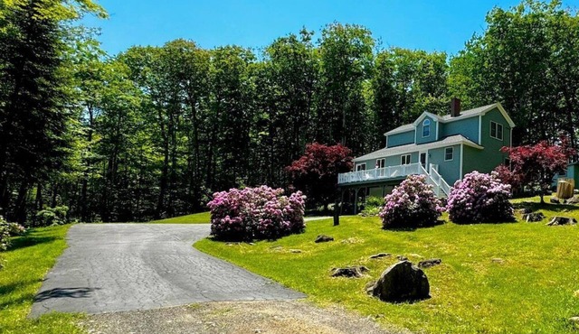 Hillhouse, tastefully decorated Maine home