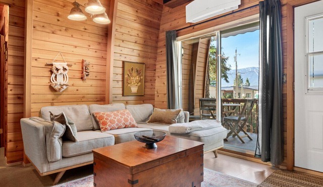 Hilltop Hive | Backyard Oasis | Fireplace | Beach