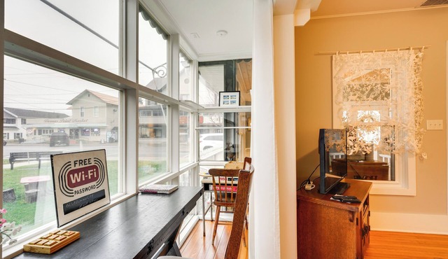 Historic Bemus Point Studio w/Porch: Walk to Lake