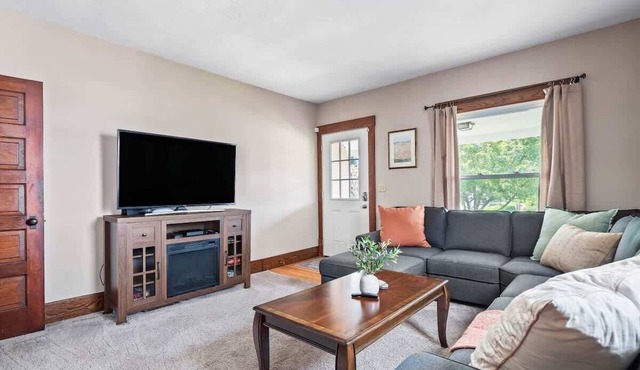 Historic District - Fully Stocked Kitchen-Sleeps 6