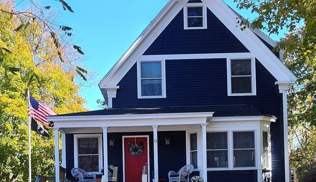 Historic Seaward Cottage Located Mins of Dock Square