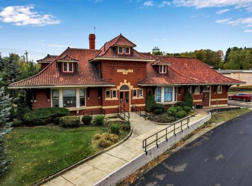 Historic Springville Train Depot Inn Hotel Apartment
