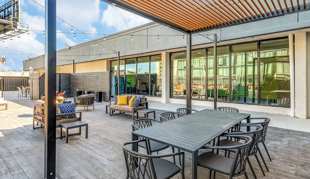 Holiday Inn Dallas Market Ctr Love Field by IHG