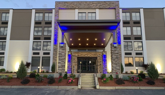 Holiday Inn Express Fall River North by IHG