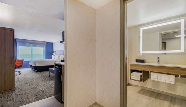 Holiday Inn Express Hotel & Suites Buffalo-Airport by IHG