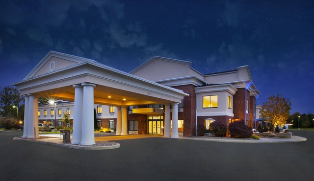 Holiday Inn Express Hotel & Suites Rochester - Victor by IHG