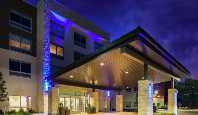 Holiday Inn Express Queensbury - Lake George Area by IHG