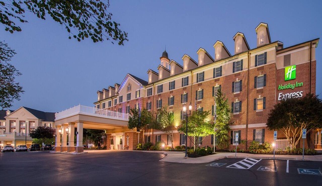 Holiday Inn Express State College at Williamsburg Square by IHG