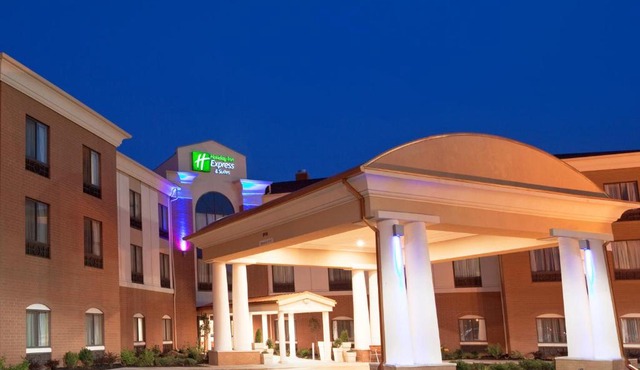 Holiday Inn Express & Suites Akron Regional Airport Area by IHG