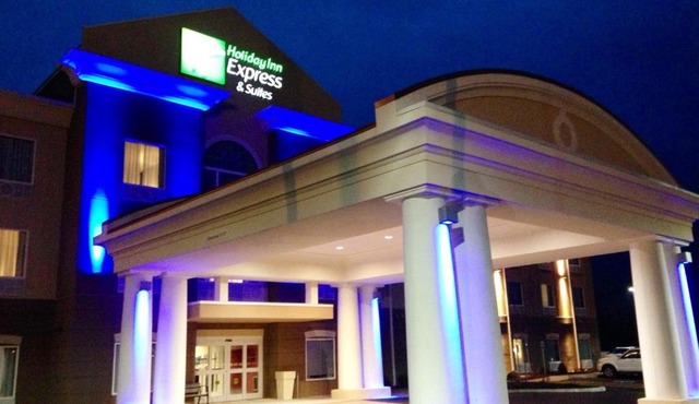 Holiday Inn Express & Suites Utica by IHG