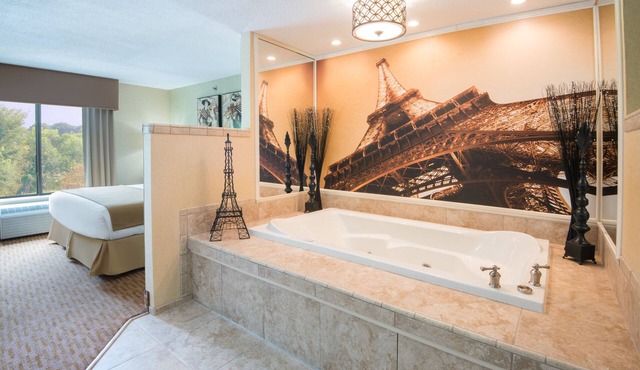 Holiday Inn Express & Suites Sharon-Hermitage by IHG