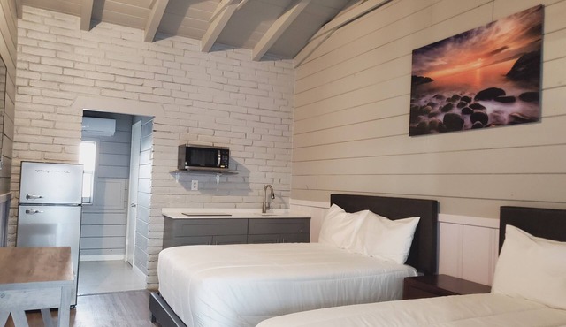 Hollywood Gardens Inn & Suites