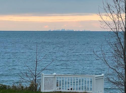 Home away on Lake Ontario
