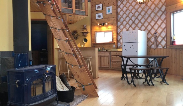 Homer Nordic Yurt-Modern living in rustic style! Front door hiking, sking, more!