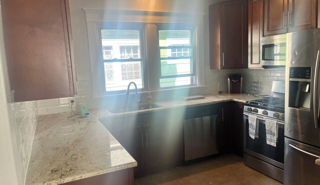 Hot spot on hertel.3Br modern space in Buffalo steps away from the shops/clubs