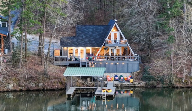 Hot Springs Hideaway - Lakefront/Private Dock/Hot Tub/Sauna/Kayaks