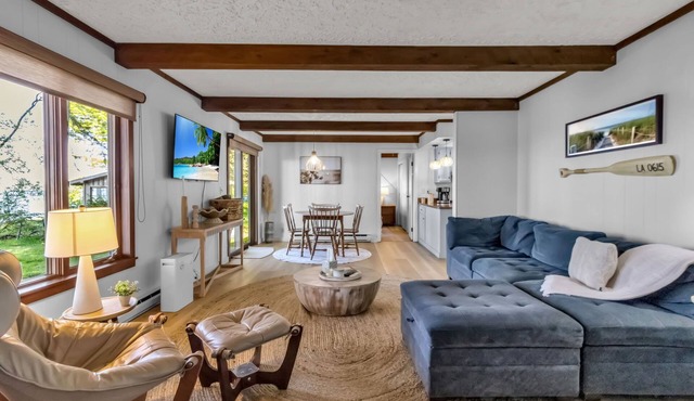 *HOT TUB * Lake Front | Near Olcott Beach | King Bed