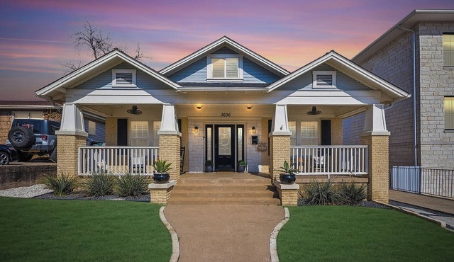 Hot Tub | Steps to Dickies Arena | Private Parking