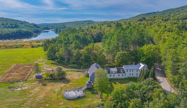 Huge Farmhouse Estate on South Pond with Extreme Privacy: Host Weddings