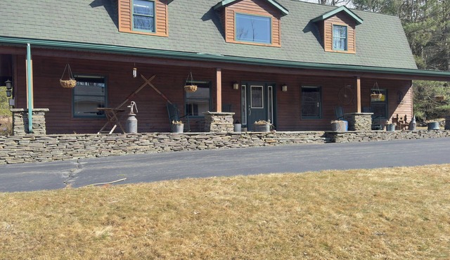 IN-GROUND POOL & FIREPIT, SLEEPS 10, BY LAKE WALLENPAUPACK