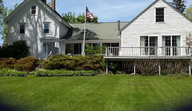 In The Heart Of Castine, 3 blocks from docks, perfect for family reunions