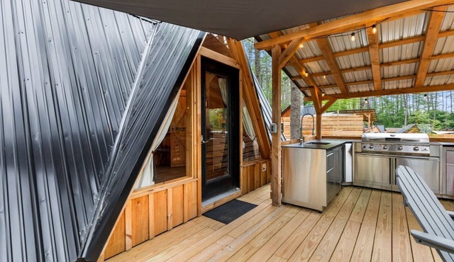 Incredible Design A-Frame with Fully Equipped Deck in Maine